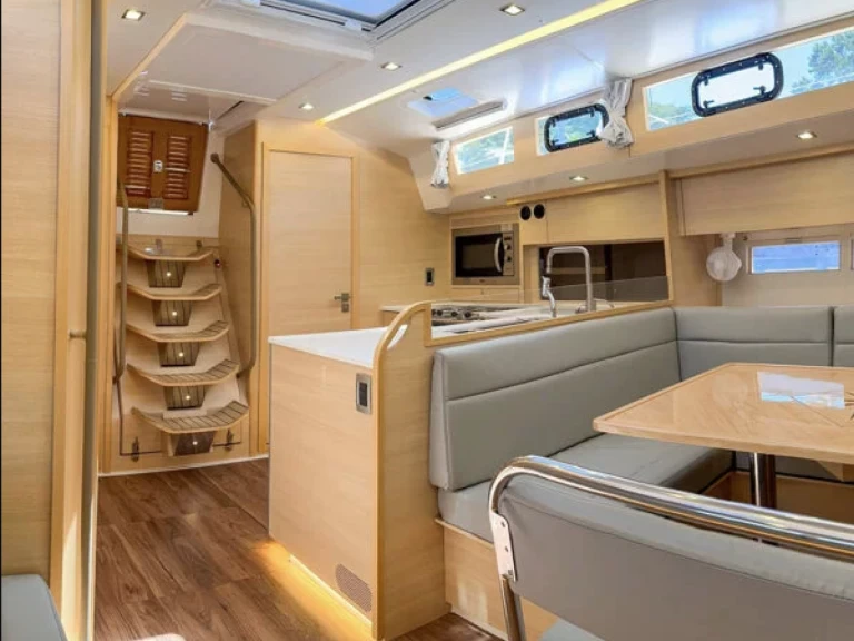 Alquiler de embarcaciones Delta Yachts Delta 41 enParaty en Samboat