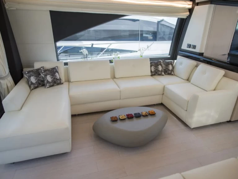 Alquiler de embarcaciones Azimut Azimut 72 Fly enSeget Donji en Samboat