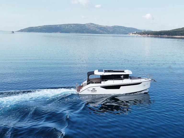 Alquiler de embarcaciones Nikhen Nikhen Aquasun 34 Sedan enSeget Donji en Samboat