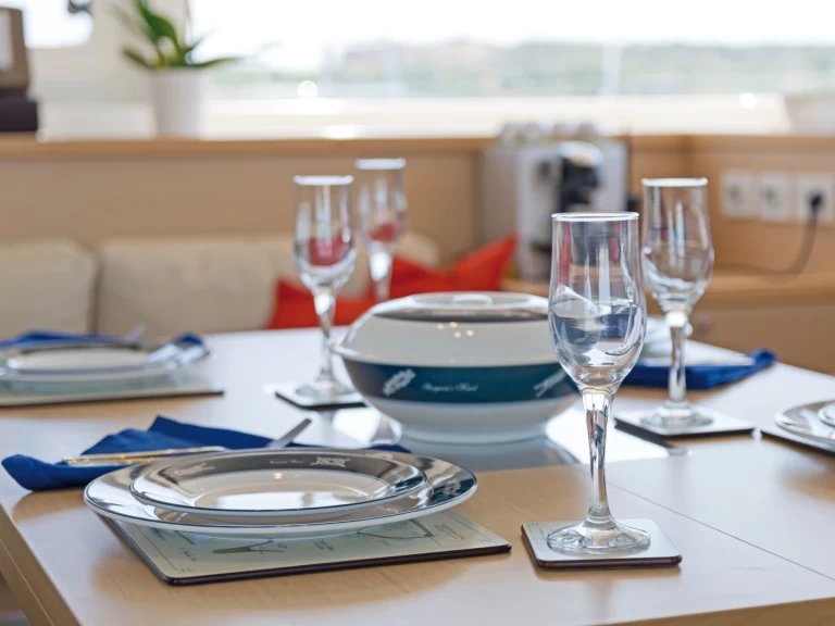 Alquiler de embarcaciones Lagoon Lagoon 560 enMarina (Ciudad) en Samboat