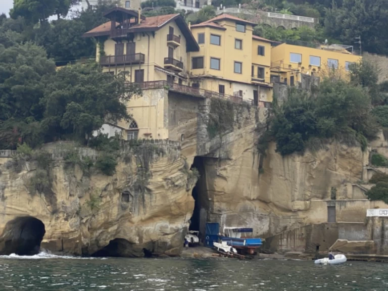 Alquiler de embarcaciones Bénéteau Flyer 8 SUNdeck enNápoles en Samboat