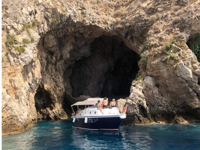 Alquiler Lancha Azimut con o sin  título de navegación