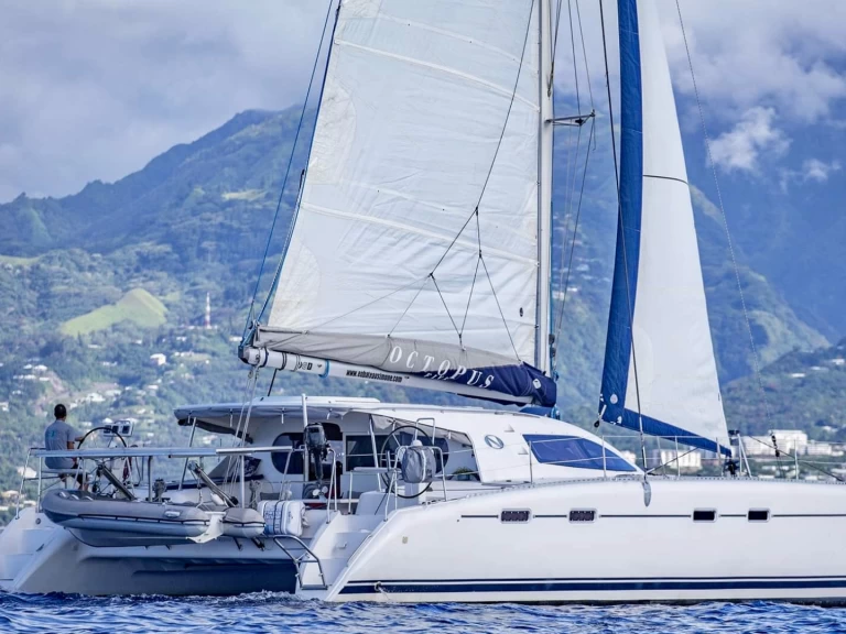 Alquiler de barcos Uturoa barato de Nautitech 47