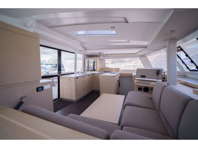Alquiler de Fountaine Pajot Astrea 42 en Néa Péramos