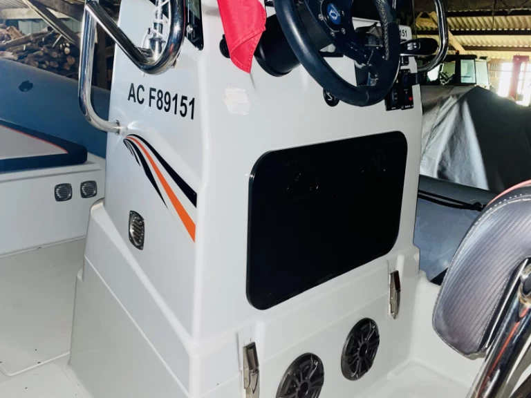 Alquiler de Zodiac Pro Open 650 Ultimate en Arzon