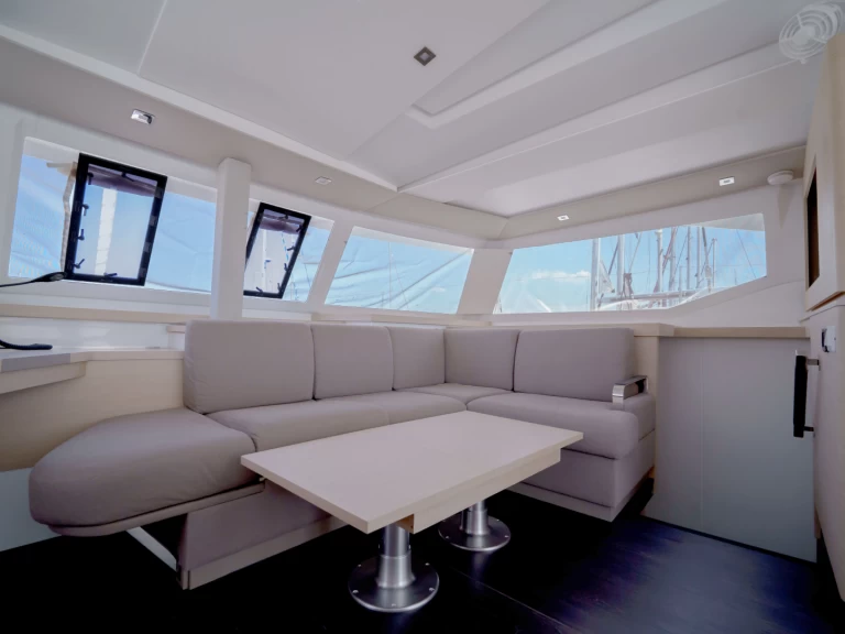 Alquiler de embarcaciones Fountaine Pajot Astrea 42 enNéa Péramos en Samboat