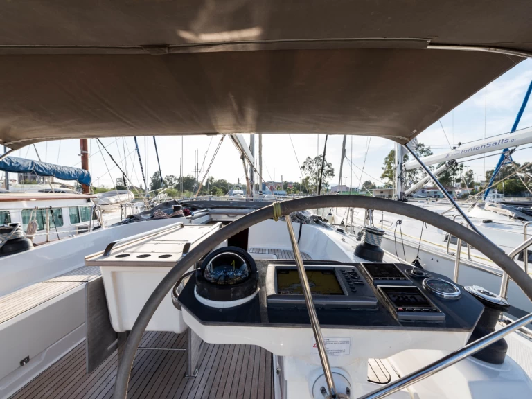 Bavaria Cruiser 56 de alquiler a Néa Péramos