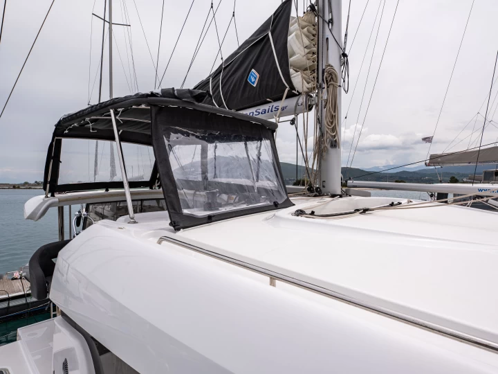 Lagoon Lagoon 40 de alquiler a Néa Péramos