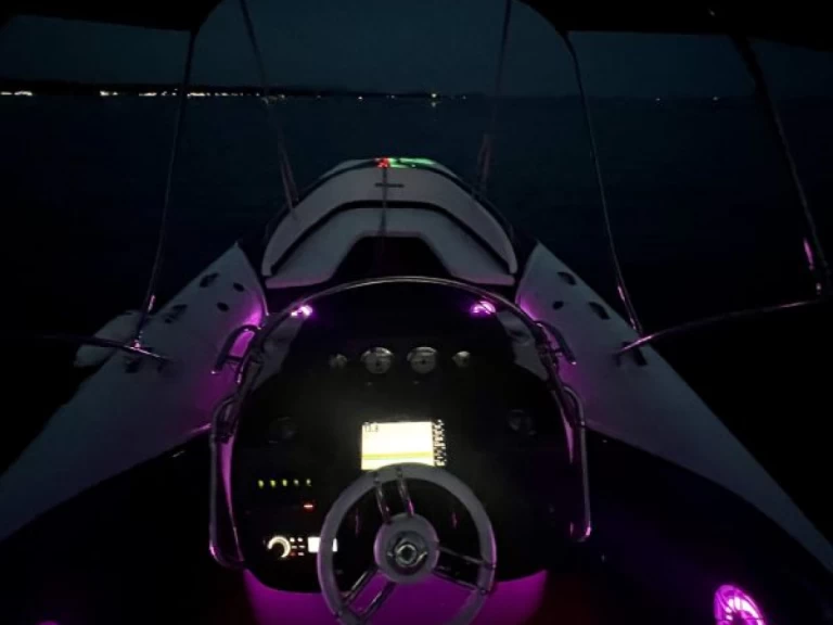 Alquiler de Ris Marine EXCLUSIVE 650 en Turanj