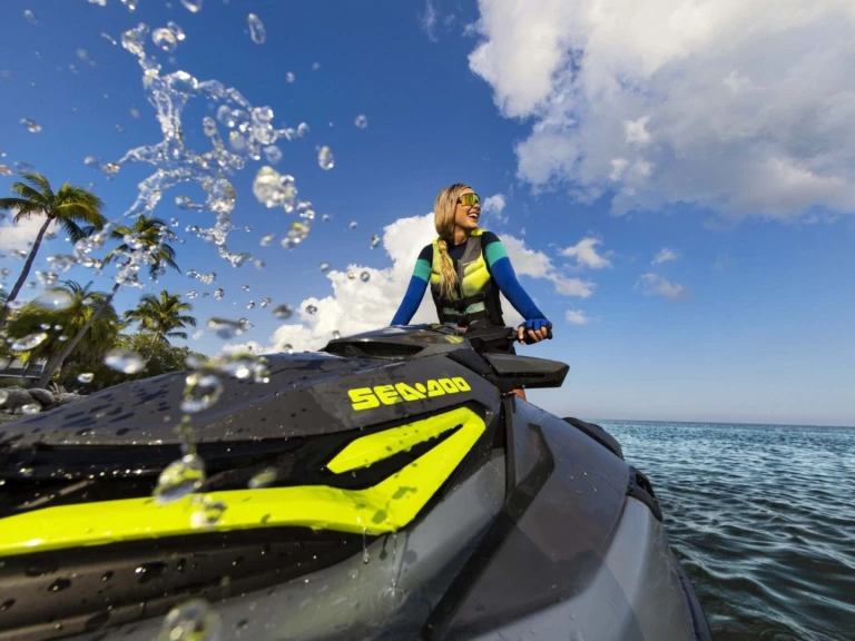 Sea-Doo RXT-X RS 325 de alquiler a Torre Annunziata