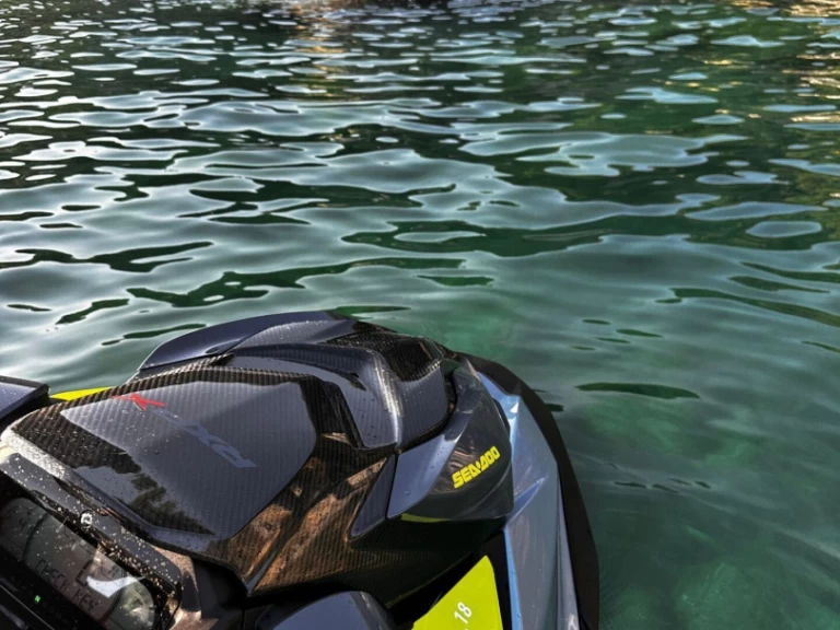 Alquiler de Sea-Doo RXT-X RS 325 en Torre Annunziata