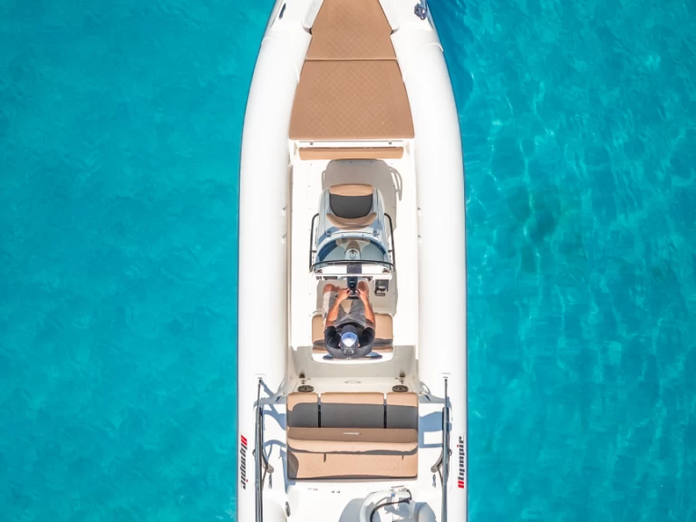 Neumática para alquilar Kalamata al mejor precio