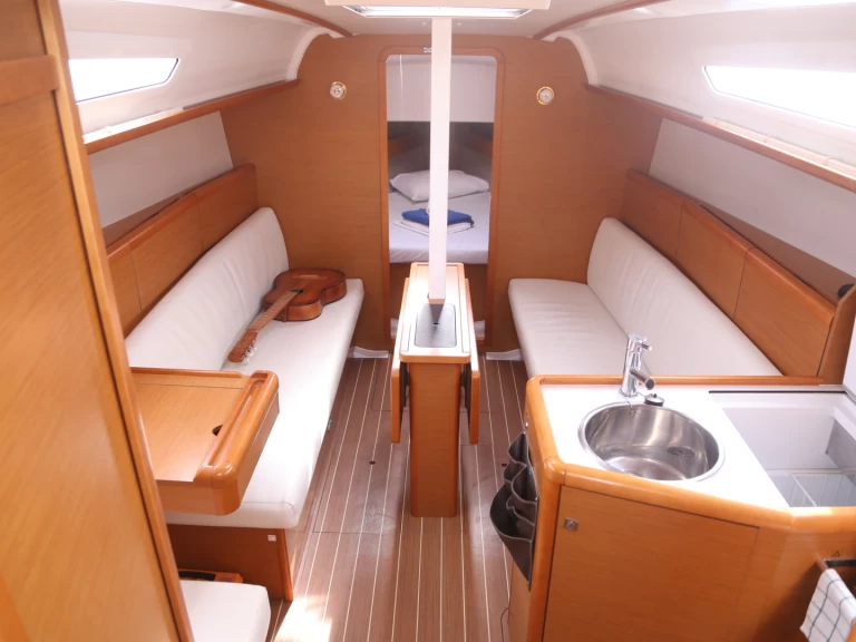 Velero para alquilar Volos al mejor precio