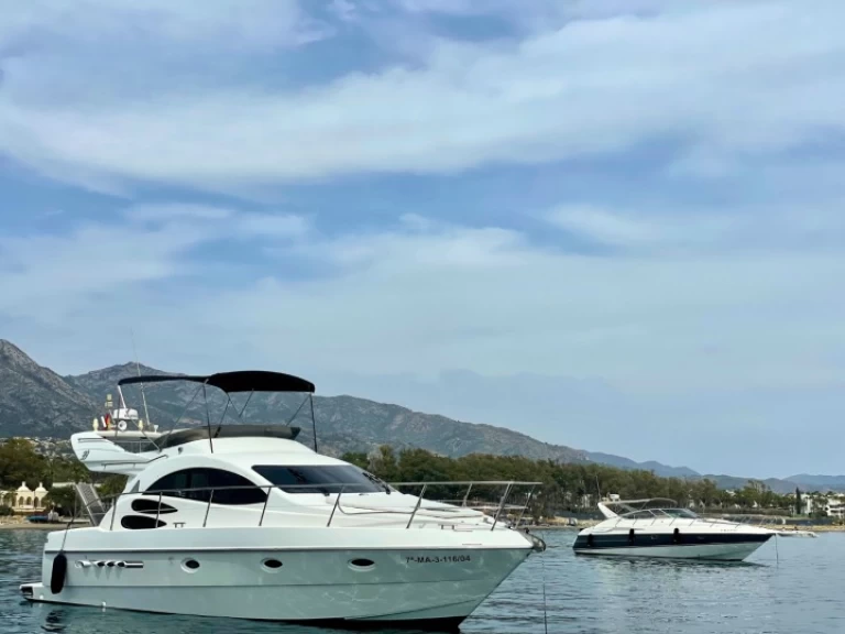 Azimut Azimut 39 Fly de alquiler a Puerto Banús