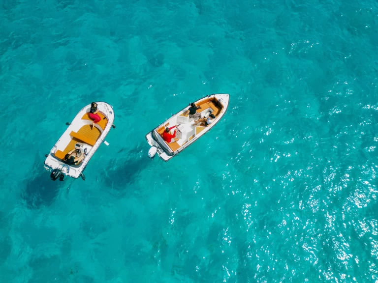 Alquiler de embarcaciones Astec FIBER 400 enPlaya Blanca en Samboat