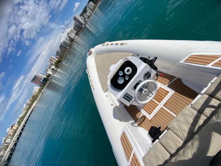 Alquiler Neumática Eagle con o sin  título de navegación