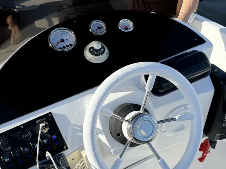 Alquiler Lancha giupex con o sin  título de navegación