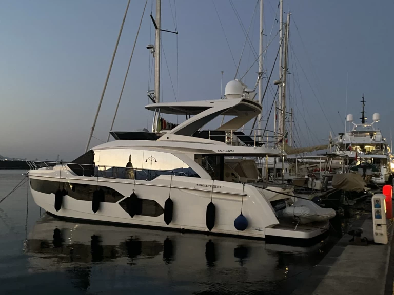 Alquiler de barcos Saint-Tropez barato de Absolute 58 fly