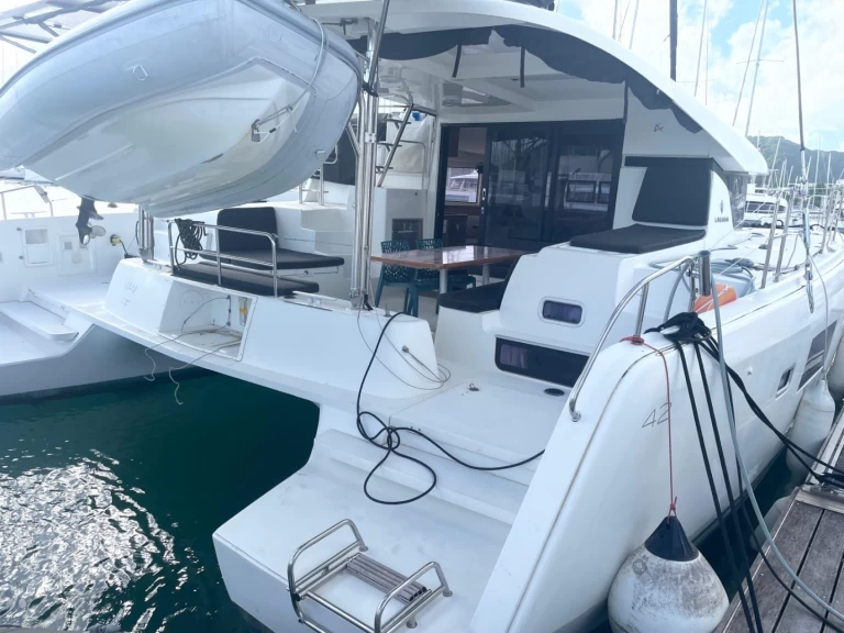 Alquiler de barcos Le Marin barato de Lagoon 42