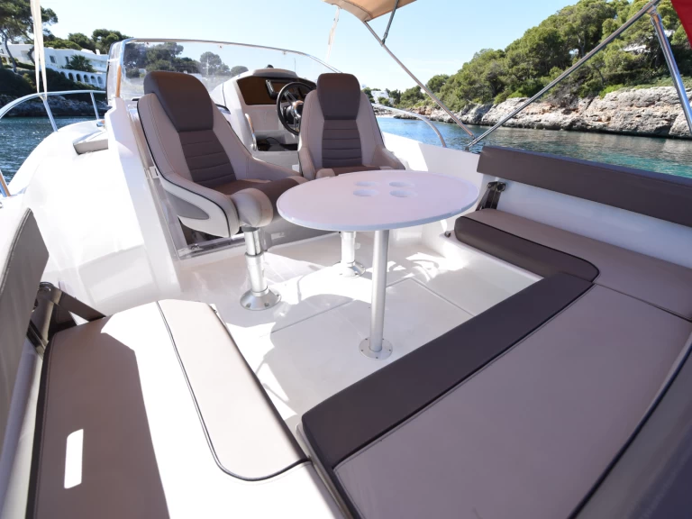 Alquiler de Jeanneau Cap Camarat 7.5 WA Serie 2 en Cala d'Or