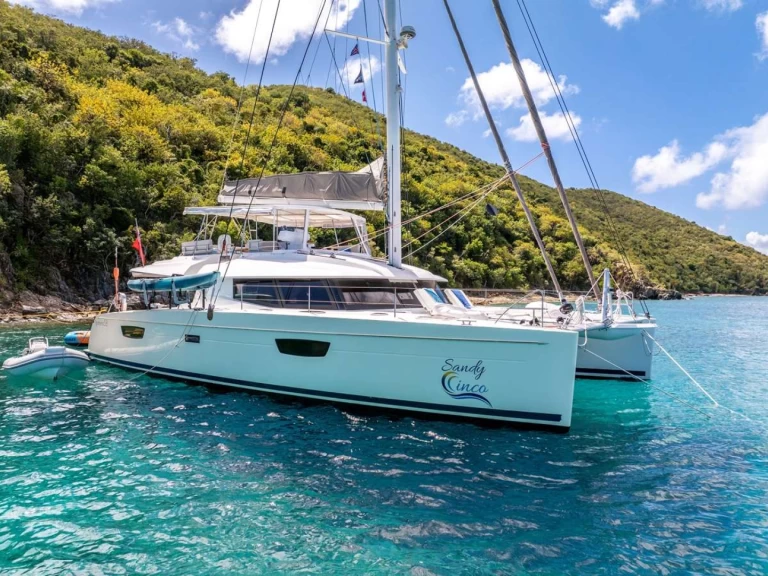 Alquiler Yate de lujo Fountaine Pajot con o sin  título de navegación