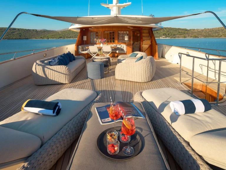 Benetti TO je TO de alquiler a Trogir