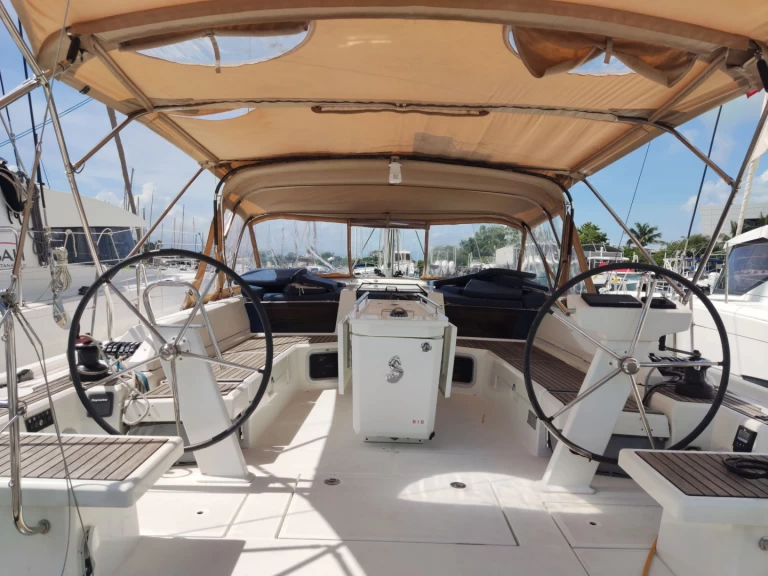 Alquiler de embarcaciones Bénéteau Oceanis 51.1 enLe Marin en Samboat