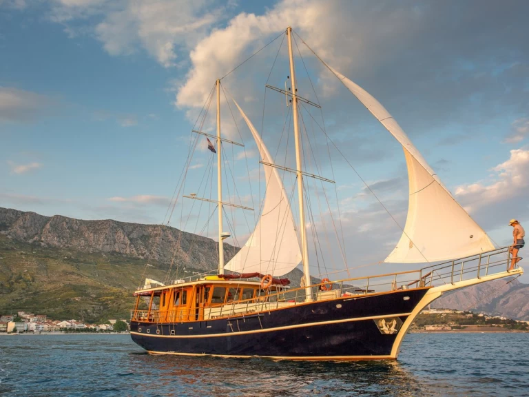 Velero para alquilar Split al mejor precio