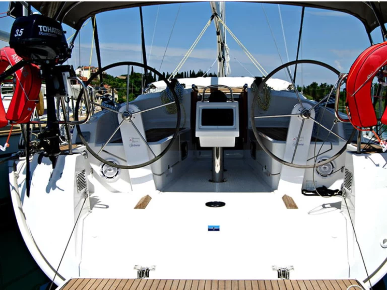 Alquiler Gouviá - Bavaria Bavaria 37 en SamBoat