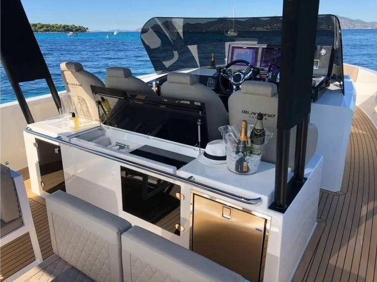 Alquiler de Lancha, con o sin patrón De Antonio Lávrio