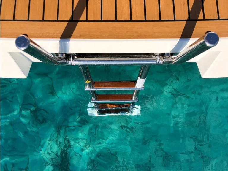 Lancha para alquilar Lávrio al mejor precio