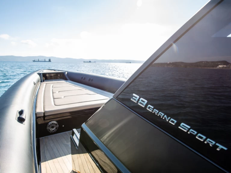 Alquiler de Neumática, con o sin patrón Technohull Lávrio