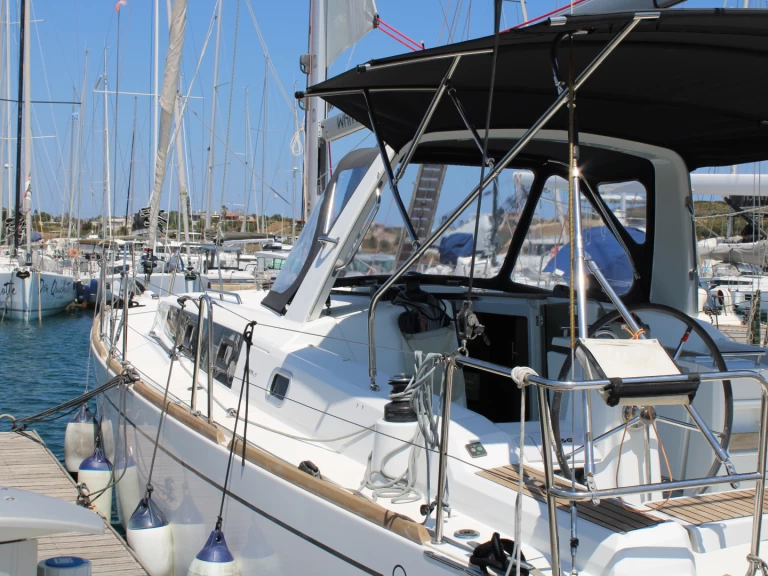 Alquiler de Bénéteau Oceanis 38.1 en Lávrio