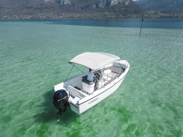 Alquiler de Poseidon 620 W en Sevrier