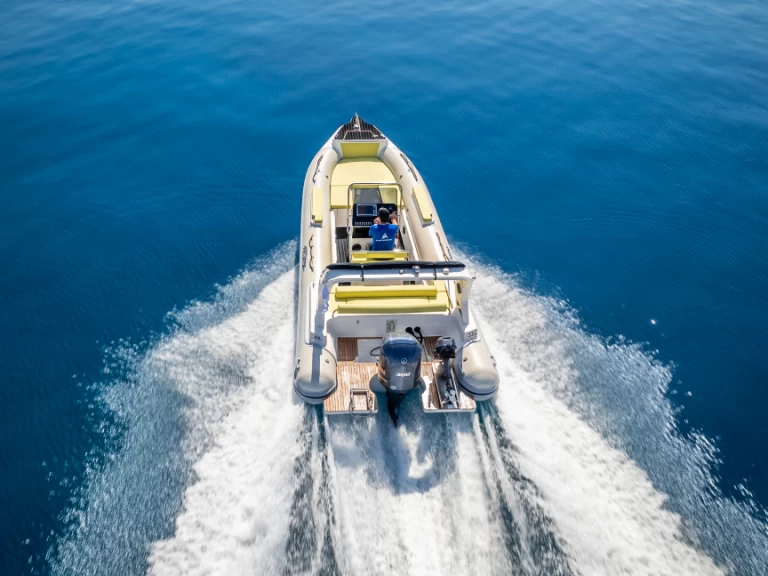 Alquiler de Predator Predator 900 en Kalamata