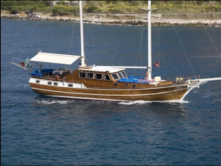 Alquiler de barcos Olbia barato de Caicco