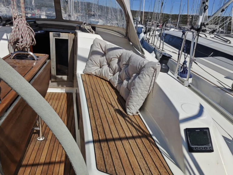 Bavaria Cruiser 33 de alquiler a Punat