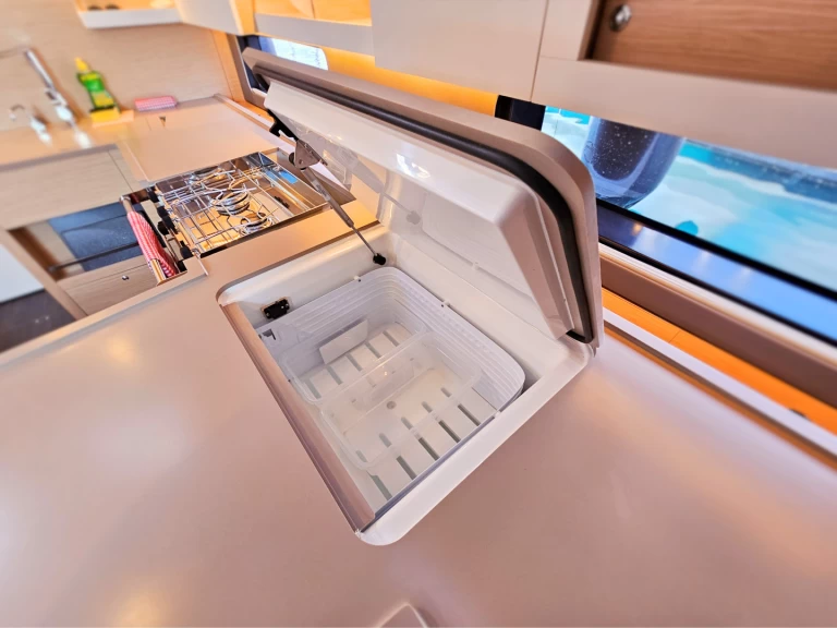 Velero para alquilar Kaštel Gomilica al mejor precio