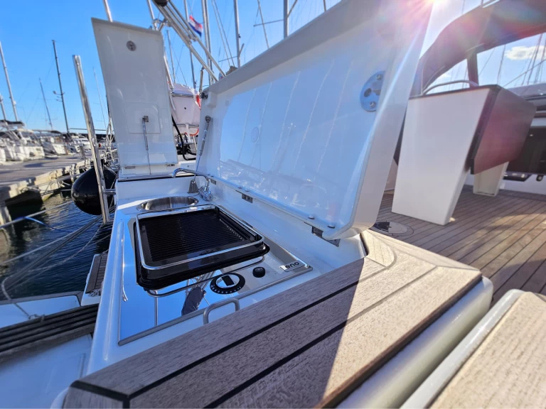 Alquiler de Velero, con o sin patrón Dufour Kaštel Gomilica