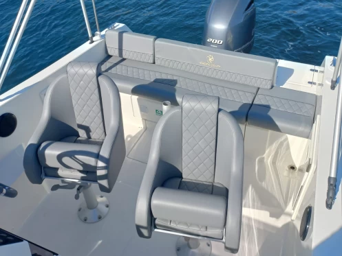 Alquiler de barcos Sainte-Maxime barato de Pacific Craft 700 DC