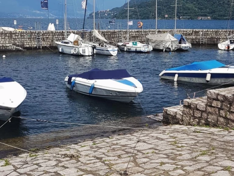 Alquiler de Rinker Captiva 209 en Cannobio