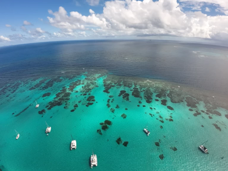 Alquiler Catamarán Bali con o sin  título de navegación