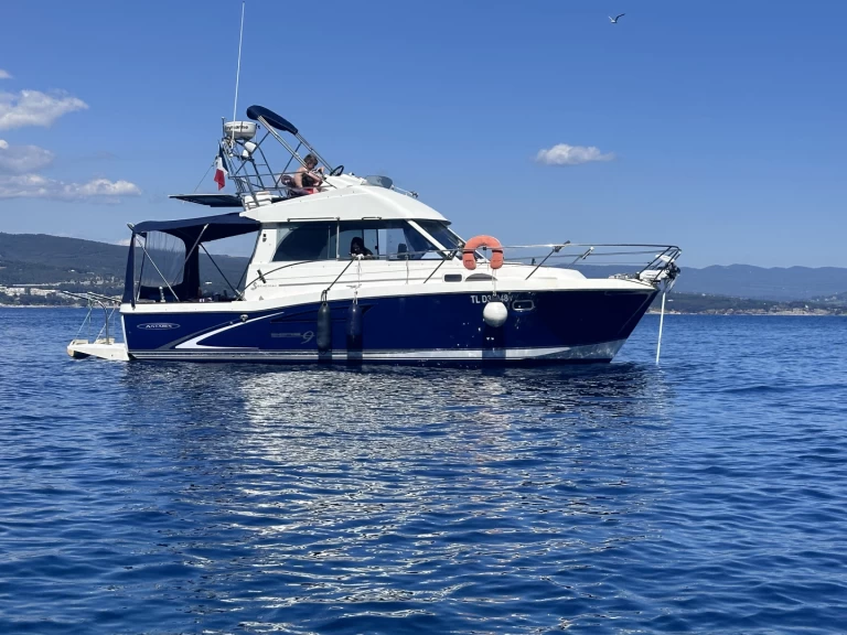 Alquiler de barcos La Ciotat barato de Antares Serie 9 Fly