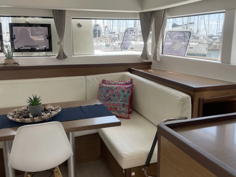 Lagoon Lagoon 40 de alquiler a Álimos