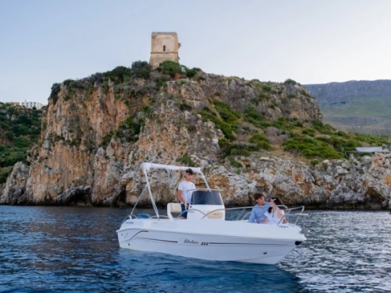 Alquiler de embarcaciones bluline cantiere tancredi bluline enCastellammare del Golfo en Samboat