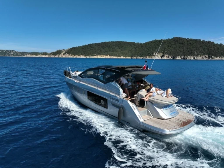 Alquiler de Cranchi M 44 Hard Top en Saint-Tropez