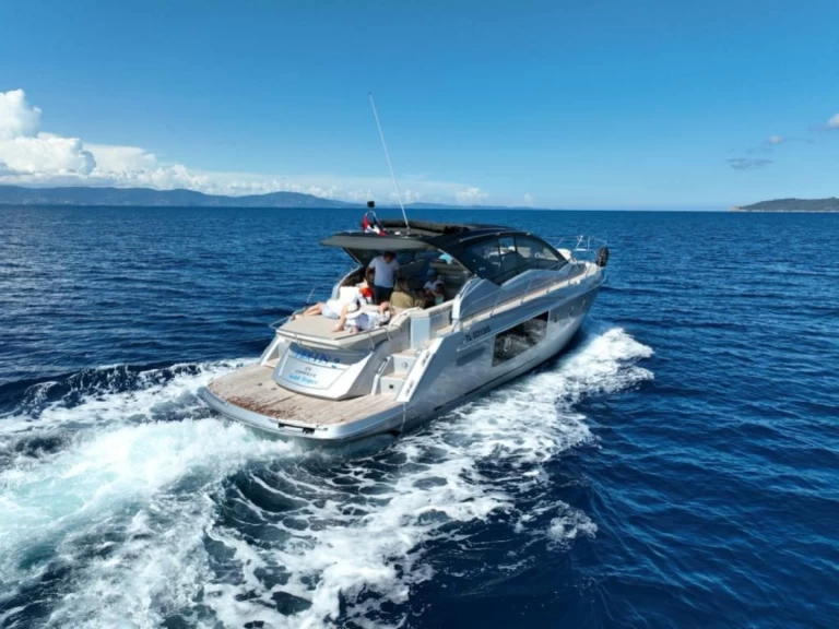 Alquiler de barcos Saint-Tropez barato de M 44 Hard Top