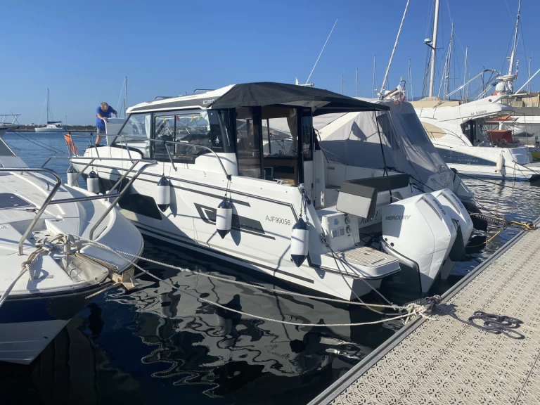 Alquiler de Jeanneau Merry Fisher 1095 en Saint-Florent