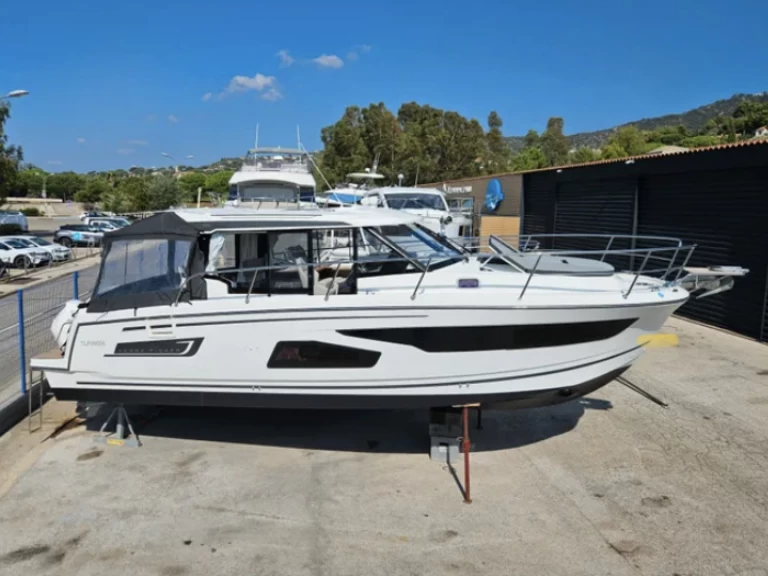 Alquiler de embarcaciones Jeanneau Merry Fisher 1095 enSaint-Florent en Samboat