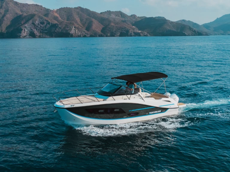 Quicksilver Activ 875 Sundeck de alquiler a Mahón